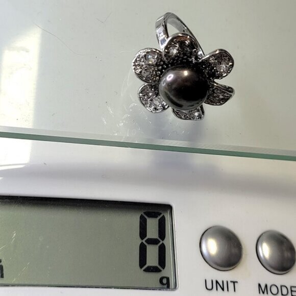 Genuine Grey Pearl and Swaroski Flower Ring Size 5.5 - Picture 12 of 12